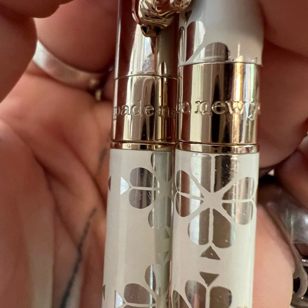 Kate Spade New York 2 Pen Pencil Set Writing White‎ Gold Spade Flower PRINT EUC